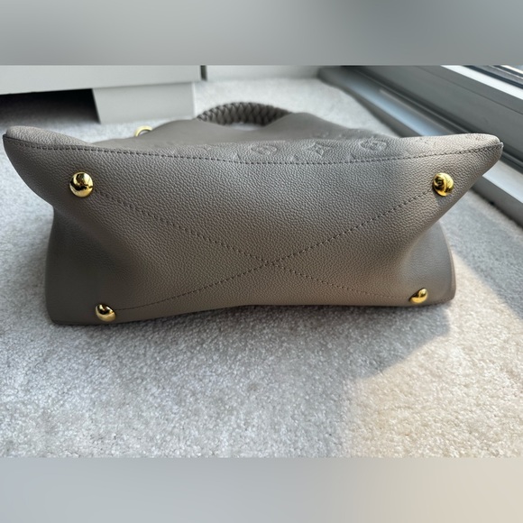 Louis Vuitton Maida Hobo MM Empreinte Leather in Tourterelle – New with Tags - Picture 7 of 16